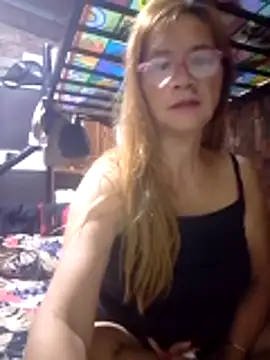 Snapshot of SexyHottMom chatting on 01-17-26, 09:18 SexyHottMom online show from 01-17-26, 09:18