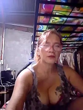 Snapshot of SexyHottMom chatting on 02-19-26, 05:36 SexyHottMom online show from 02-19-26, 05:36