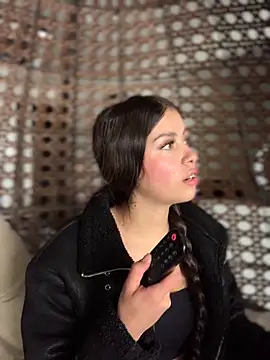 Snapshot of Linda_LS chatting on 10-08-25, 01:53 Linda LS online show from 10-08-25, 01:53