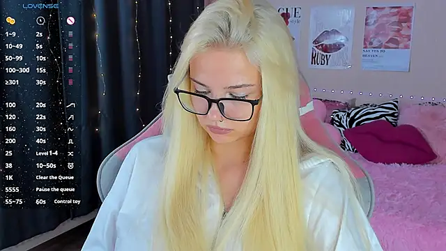 Snapshot of murmiace chatting on 09-21-25, 08:05 murmiace online show from 09-21-25, 08:05