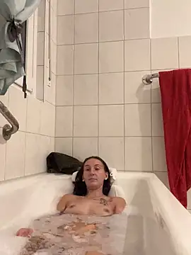 Snapshot of Emilia_Mausi chatting on 09-08-25, 07:02 Emilia Mausi online show from 09-08-25, 07:02