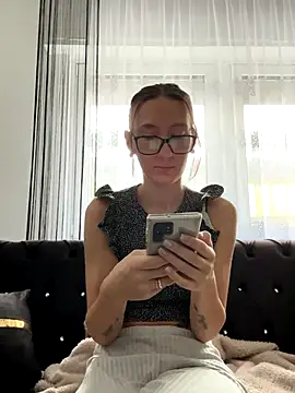 Snapshot of Emilia_Mausi chatting on 10-12-25, 09:08 Emilia Mausi online show from 10-12-25, 09:08