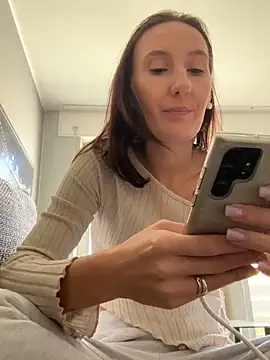 Snapshot of Emilia_Mausi chatting on 10-30-25, 11:22 Emilia Mausi online show from 10-30-25, 11:22