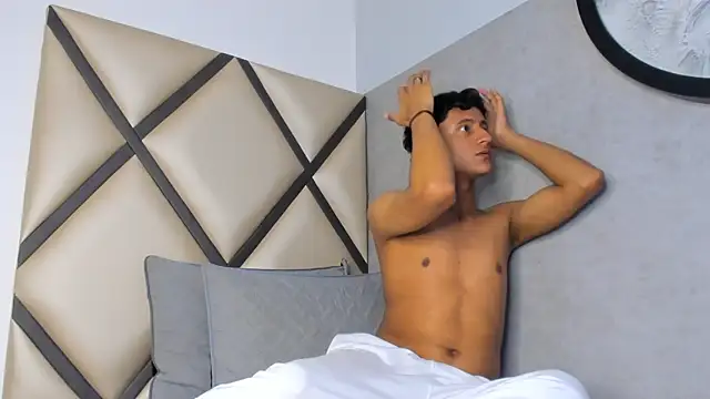  Leohot  online show from 10-05-25, 03:27