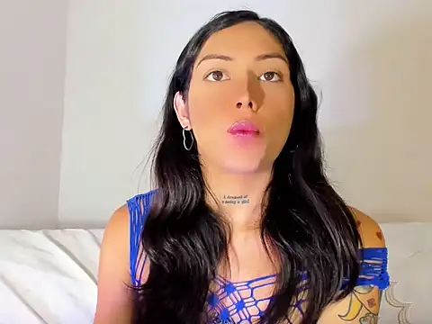 Snapshot of Megan_Gil_ chatting on 10-18-25, 01:45 Megan Gil online show from 10-18-25, 01:45