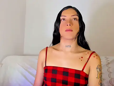 Snapshot of Megan_Gil_ chatting on 10-21-25, 01:06 Megan Gil online show from 10-21-25, 01:06