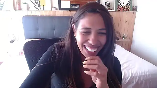 Snapshot of IVONNE_COLLINS33 chatting on 09-10-25, 04:40 IVONNE COLLINS33 online show from 09-10-25, 04:40