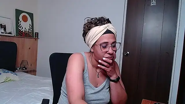 Snapshot of IVONNE_COLLINS33 chatting on 09-23-25, 02:58 IVONNE COLLINS33 online show from 09-23-25, 02:58