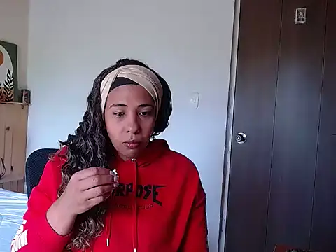 Snapshot of IVONNE_COLLINS33 chatting on 09-23-25, 05:38 IVONNE COLLINS33 online show from 09-23-25, 05:38