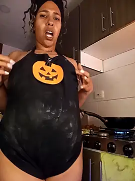 IVONNE COLLINS33 online show from 10-30-25, 03:19