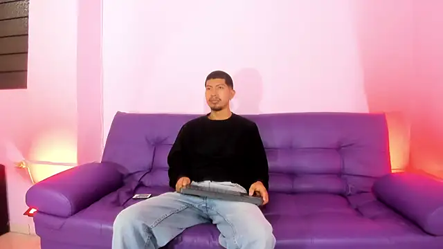 Snapshot of AxelAndJeremy chatting on 09-22-25, 04:14 AxelAndJeremy online show from 09-22-25, 04:14