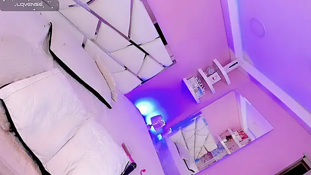 Ariia-janee online show from 11-26-25, 06:14