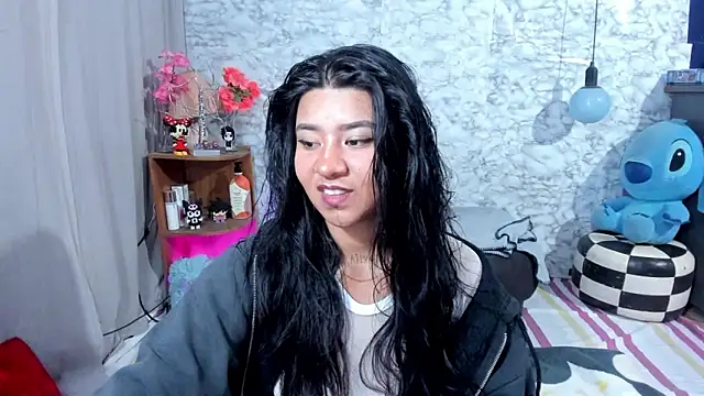 Snapshot of Shaden_11 chatting on 09-12-25, 06:02 Shaden 11 online show from 09-12-25, 06:02