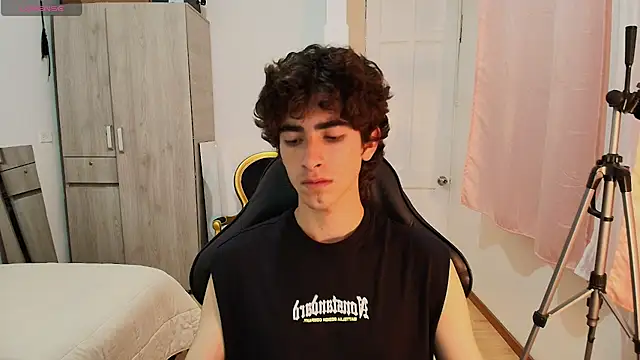 Nude Boy18 online show from 09-21-25, 01:51