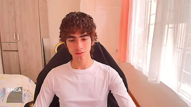 Nude Boy18 online show from 09-25-25, 03:16