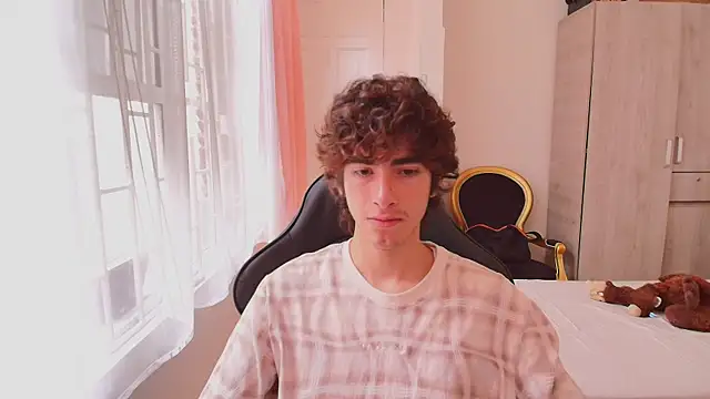 Nude Boy18 online show from 10-09-25, 03:32