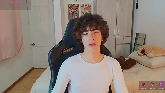 Nude Boy18 online show from 12-20-25, 11:56