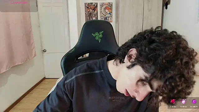 Nude Boy18 online show from 04-17-26, 11:30