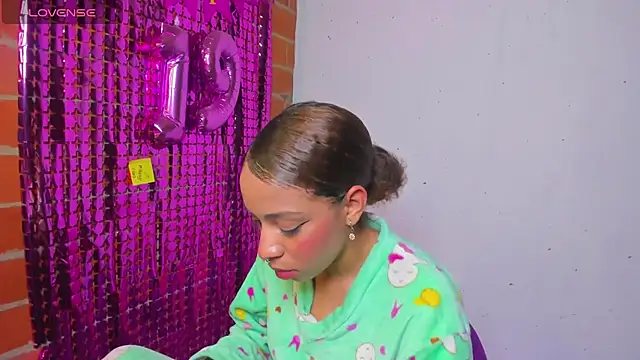 yumi hanna online show from 09-23-25, 01:52