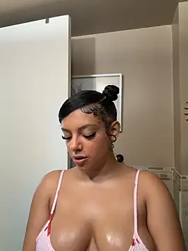 Snapshot of allybluee777 chatting on 02-06-26, 03:26 allybluee777 online show from 02-06-26, 03:26