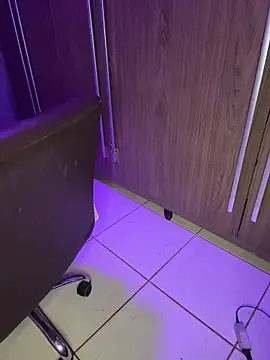 Snapshot of Malika_khalid chatting on 09-18-25, 01:51 Malika khalid online show from 09-18-25, 01:51