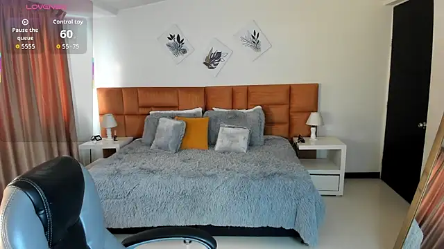 Catti Brie online show from 10-15-25, 12:05