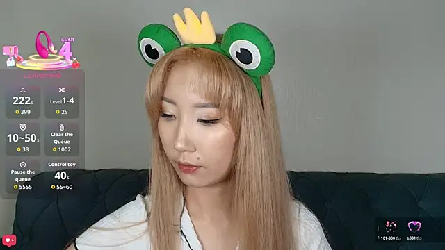Snapshot of Yume_ko chatting on 10-21-25, 02:51 Yume ko online show from 10-21-25, 02:51