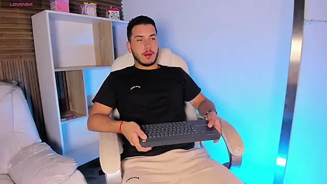 Axel grey  online show from 10-03-25, 12:24