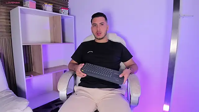 Axel grey  online show from 10-18-25, 12:17