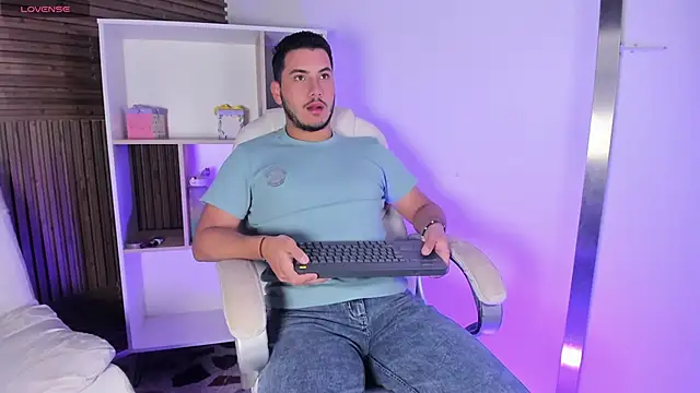 Axel grey  online show from 11-08-25, 12:27