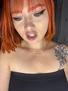 Snapshot of Alysson_LS chatting on 11-18-25, 02:17 Alysson LS online show from 11-18-25, 02:17