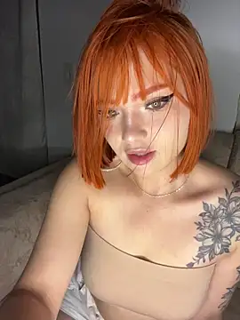 Snapshot of Alysson_LS chatting on 11-21-25, 02:32 Alysson LS online show from 11-21-25, 02:32