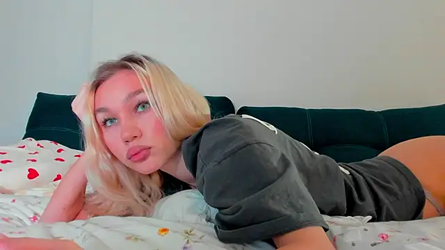 cuteleraay online show from 11-26-25, 08:21