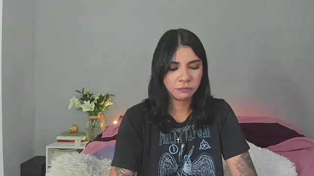 Laura-angeel online show from 11-26-25, 07:59