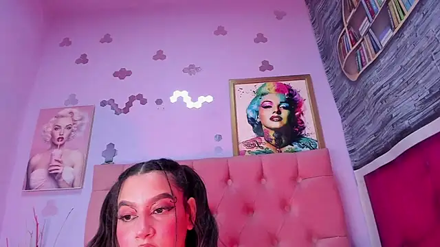 Snapshot of Megan_Luxe chatting on 01-10-26, 10:36 Megan Luxe online show from 01-10-26, 10:36