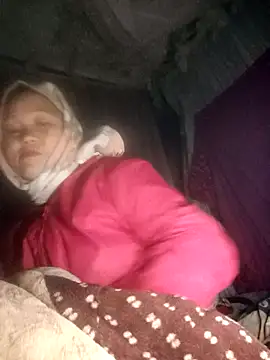 Snapshot of MaiHoa69 chatting on 12-18-25, 01:06 MaiHoa69 online show from 12-18-25, 01:06