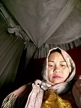 Snapshot of MaiHoa69 chatting on 01-11-26, 12:43 MaiHoa69 online show from 01-11-26, 12:43