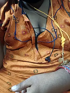 Snapshot of TAMIL_ELAKKIYA chatting on 09-17-25, 04:52 TAMIL ELAKKIYA online show from 09-17-25, 04:52