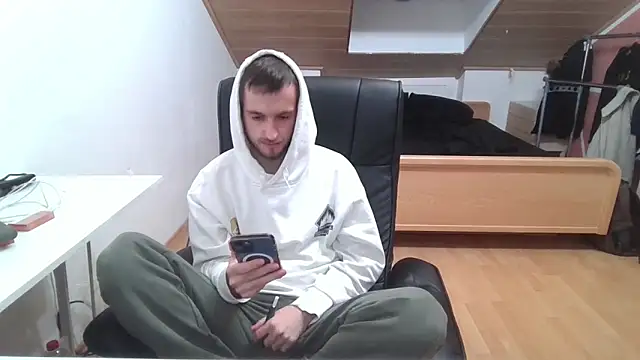 Snapshot of Bez3ybik chatting on 10-16-25, 05:25 Bez3ybik online show from 10-16-25, 05:25