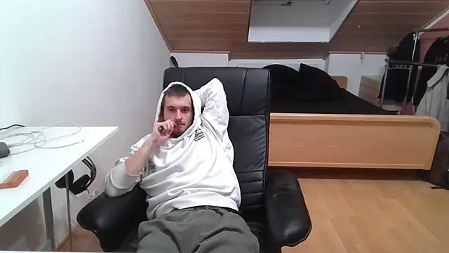 Snapshot of Bez3ybik chatting on 10-18-25, 10:10 Bez3ybik online show from 10-18-25, 10:10