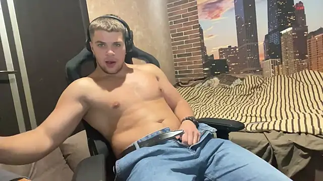 MusclePhantom online show from 09-26-25, 07:40