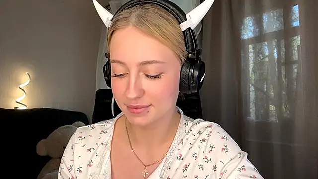 Jetta Corsacami online show from 10-25-25, 12:13