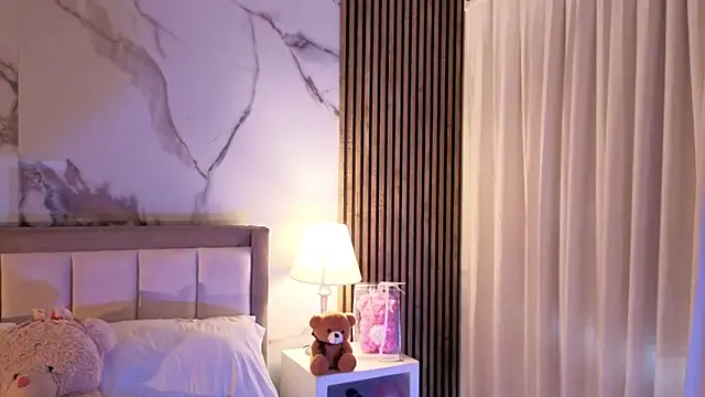 Snapshot of LunaRosse_ chatting on 10-17-25, 12:19 LunaRosse online show from 10-17-25, 12:19