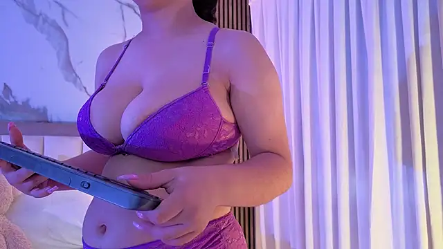 Snapshot of LunaRosse_ chatting on 10-19-25, 11:33 LunaRosse online show from 10-19-25, 11:33