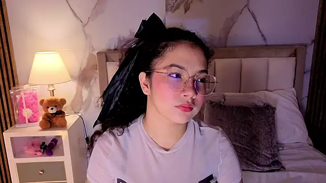 Snapshot of LunaRosse_ chatting on 11-23-25, 11:43 LunaRosse online show from 11-23-25, 11:43