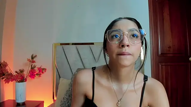 IvyJhons online show from 12-20-25, 12:34