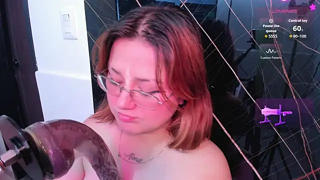 isa grey  online show from 09-27-25, 09:20