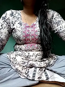 Snapshot of Rina-2 chatting on 10-21-25, 10:38 Rina-2 online show from 10-21-25, 10:38