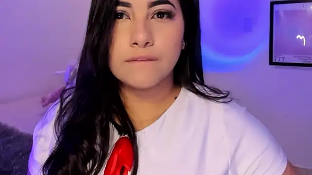 Snapshot of megancartter_ chatting on 12-01-25, 12:43 megancartter online show from 12-01-25, 12:43