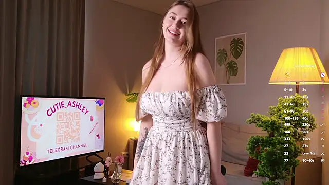 Luna Foxy online show from 10-07-25, 11:40